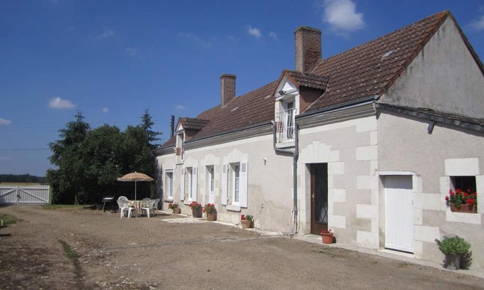Chaumont-sur-Loire Cottage | Charming House Near Chaumont-sur-Loire: Enclosed Garden, Family-Friendly, Close to Castles