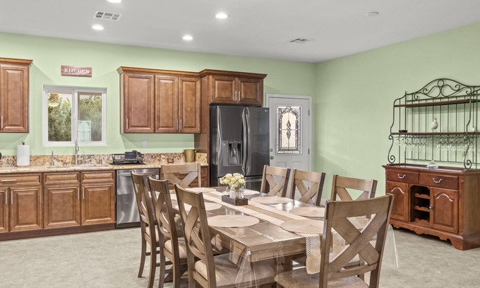 Sunrise Manor House | Charming House 3 Bed 2 Bath 10 Minutes Off The Strip