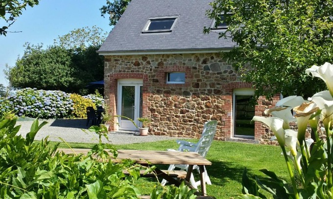 La Colombe Cottage | Charming house amid apple trees - 4 pers, La Colombe