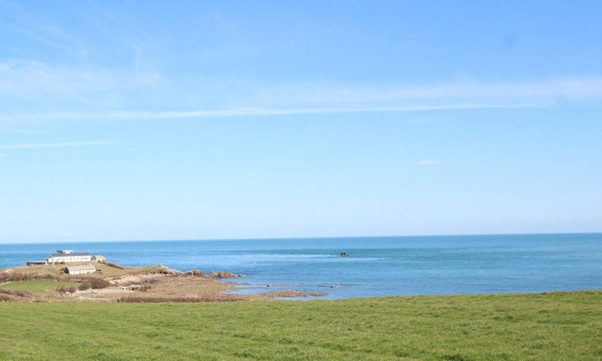 Digulleville Apartment | Charming house at the semaphore with sea view