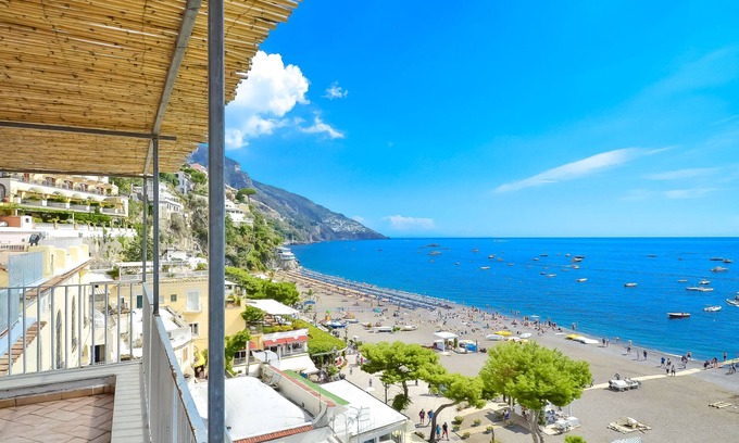 Positano City Centre House | Charming house CASA RAFFI with sea view near Positano’s Spiaggia Grande beach