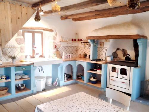 Cres House | Charming House in Filozici + Garden