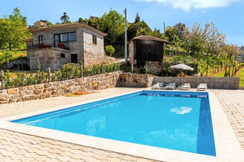 Castelo de Paiva House | Charming House in Fornos with shared pool