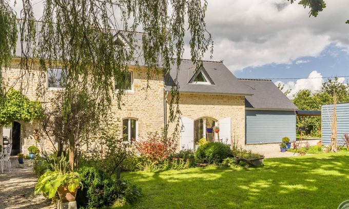 Picauville Apartment | Charming house in Normandy with garden, pets allowed, near historical sites