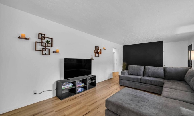 South Ogden House | Charming house w/2 bedrooms with AC, WiFi in quiet Ogden neighborhood.