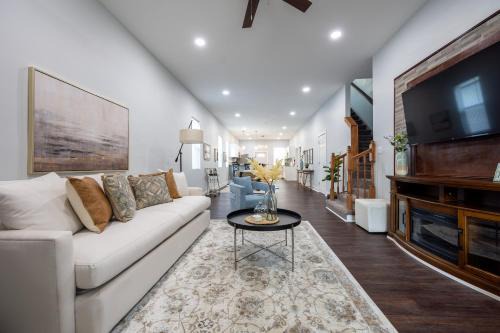 Indianapolis House | Charming Indianapolis Home~5 Min to Lucas Oil