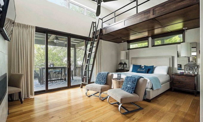 Spicewood Cabin | Charming Lake Getaway with Loft - Pickleball & BBQ