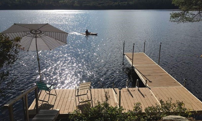 Waterford House | Charming Lakeside Cabin With Mountain Views! Boating, Fishing, Disc Golf, Skiing