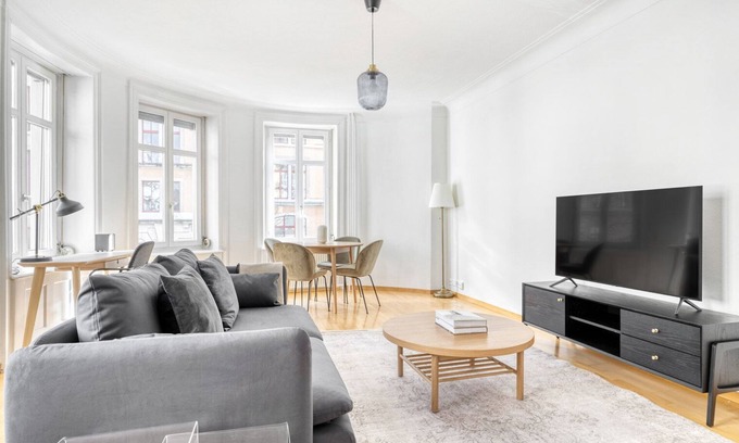 District 4 Apartment | Charming Langstrasse 3.5 Room w/Storage, 5 mins to Tram, by Blueground