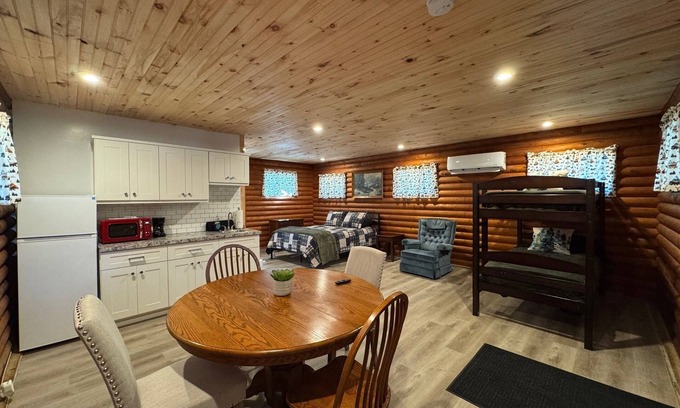Cambridge Cabin | Charming log cabin on back country road with peace, quiet, all amenities of home