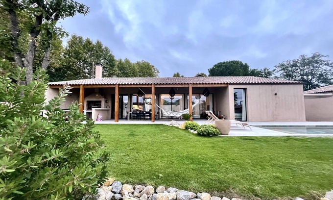 Caux House | Charming Mediterranean house, private swimming pool, parking.
