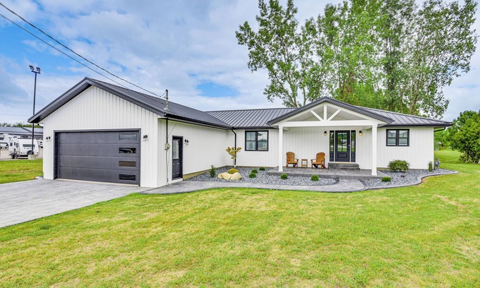 Middlebury House | Charming Middlebury Retreat w/Patio & Fire Pit