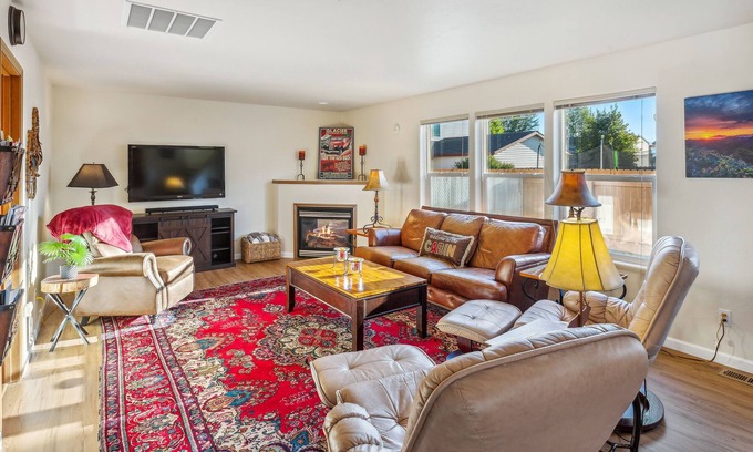 Kalispell House | Charming mountain themed décor close to skiing and Glacier Park