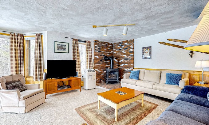 Jackson Condo | Charming mountainside condo with fireplace, skiing, patio, & washer/dryer