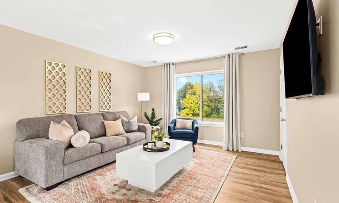 Roseville Apartment | Charming New Unit in the Heart of Roseville