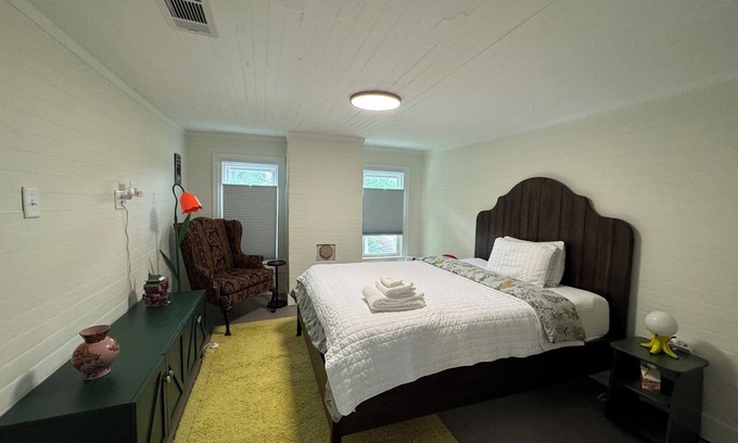 Newton Apartment | Charming one-bedroom apartment