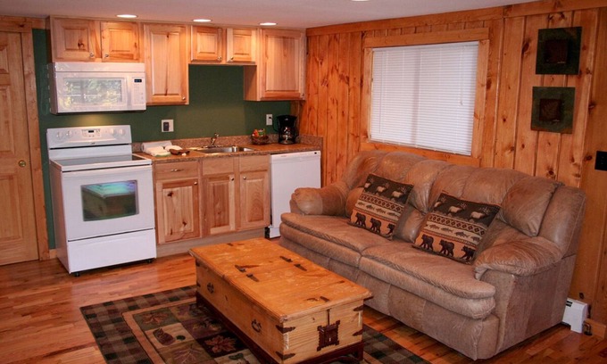 Estes Park Ski Chalet | Charming one bedroom Chalet with gas fireplace