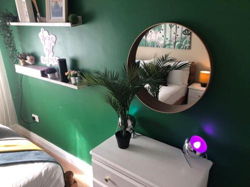 Chapelizod Apartment | Charming Pheonix Parkside Flat