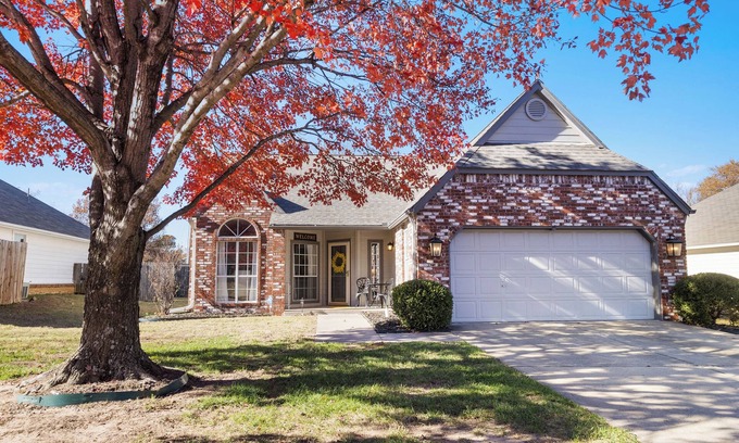 South Tulsa House | Charming Re-Designed South Tulsa Retreat Offers A Tranquil Stay!