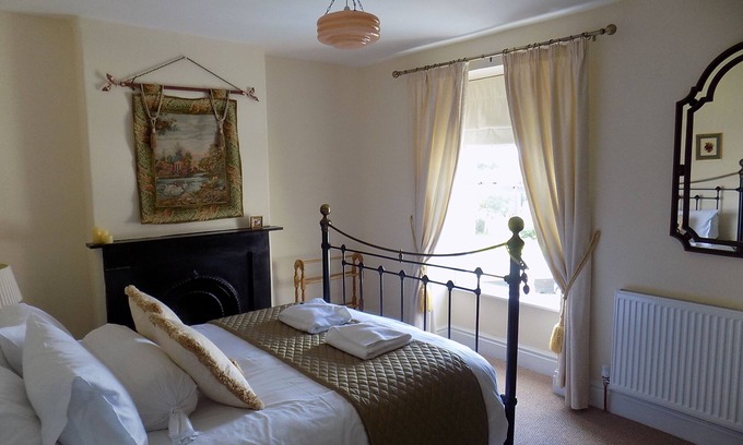 Bont Newydd House | Charming refurbished traditional town house 4 bed "Aunty Mary's",families,groups