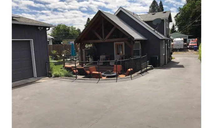 Ardenwald House | Charming Remodeled Home in SE