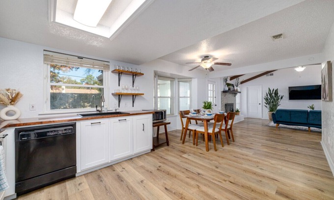 Irving House | Charming Renovated 3BR Home in Central DFW Area