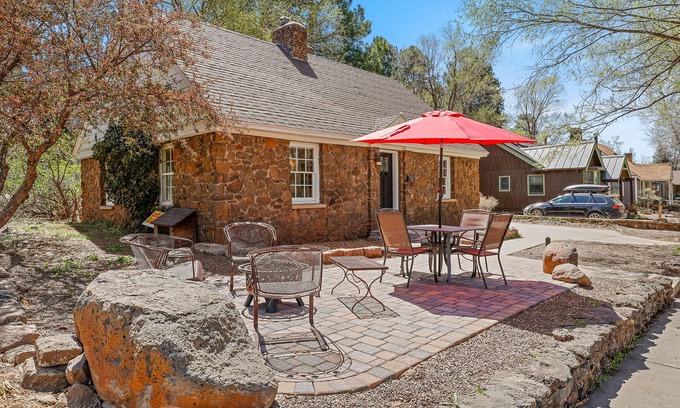 Downtown Flagstaff House | Charming Renovated Cottage, 1/2 Mile From the Heart of Downtown Flagstaff