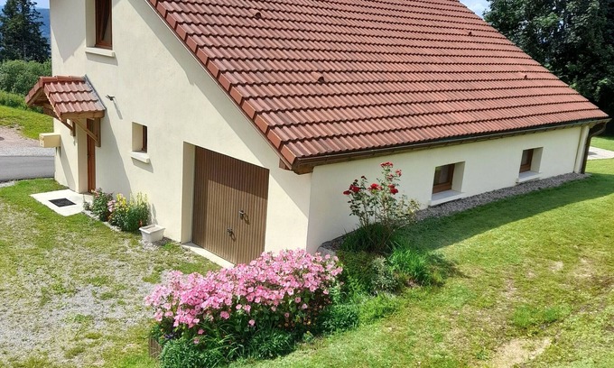 Gerbamont Cottage | Charming renovated house with 3 bedrooms, garage, and pets allowed in Gerbamont