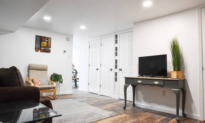 Mount Washington Apartment | Charming Retreat-Private Parking & Prime Location