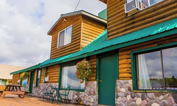 Last Chance House | Charming Riverfront Bungalow - Just steps from the River Bank!