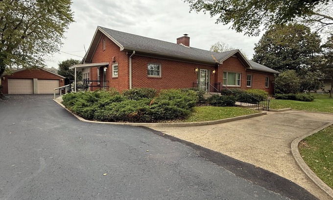 Carrollton House | Charming Riverside Getaway in Carrollton, KY