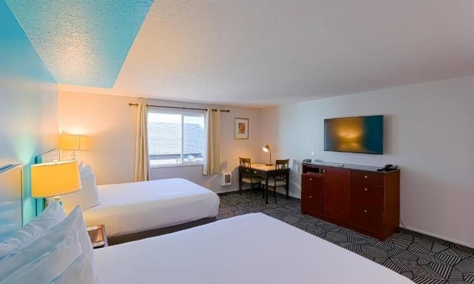 Seaside Hotel | Charming Room Near Seaside Aquarium & Broadway Park