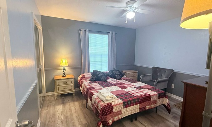 Port Malabar Bed & Breakfast | Charming Room with WiFi and AC in Palm Bay