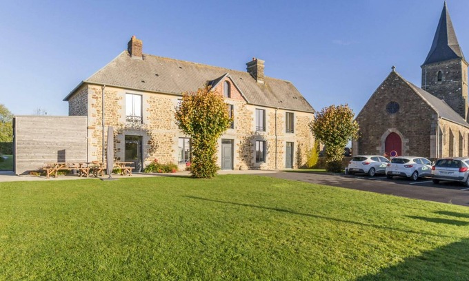 Le Guislain Cottage | Charming Rural Retreat: Spacious 5BR Home w/Scenic Views, Wi-Fi & Modern Amenities Near Top Attractions