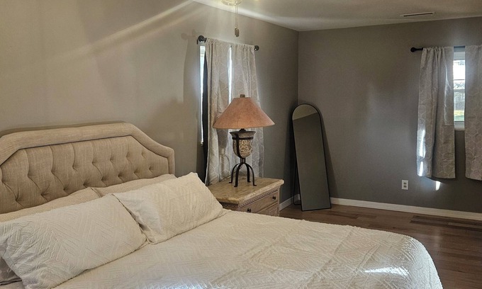 Salem House | Charming Salem Getaway – Comfortable, Convenient, and Close to It All