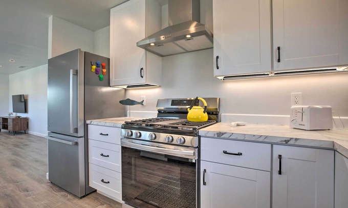 Roseville - Fleet Ridge Apartment | Charming San Diego Apartment - Walk to Bay!