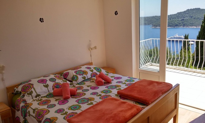 Ploce Apartment | Charming Sea View Studio