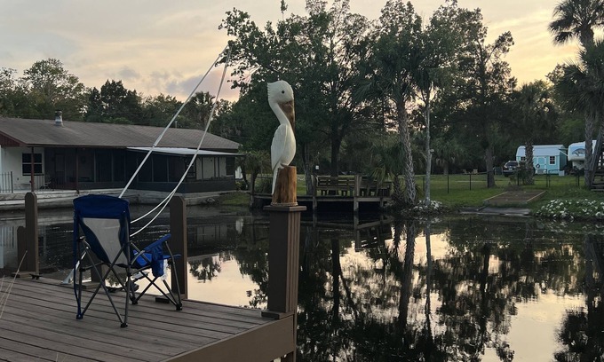 Homosassa House | Charming Stilt House on the Homosassa/Halls river WATERFRONT