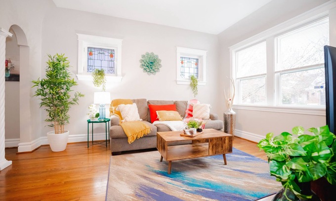 St. Louis Apartment | Charming STL Brick w/firepit- KingBed- 5min Botanical Garden