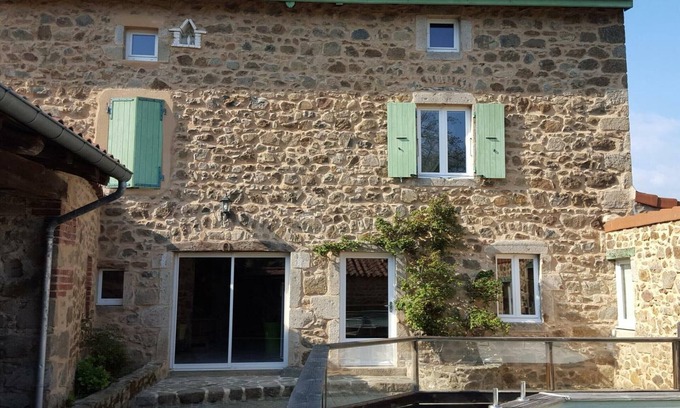 Pilat Rhodanien Cottage | Charming Stone Cottage with Private Pool and Wi-Fi