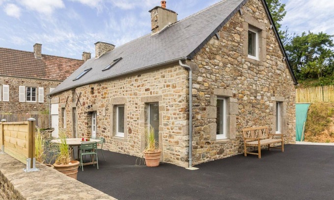 Siouville-Hague Cottage | Charming Stone House: Ocean View, Surfers' Paradise, Enclosed Garden, Pet-Friendly, Modern Amenities