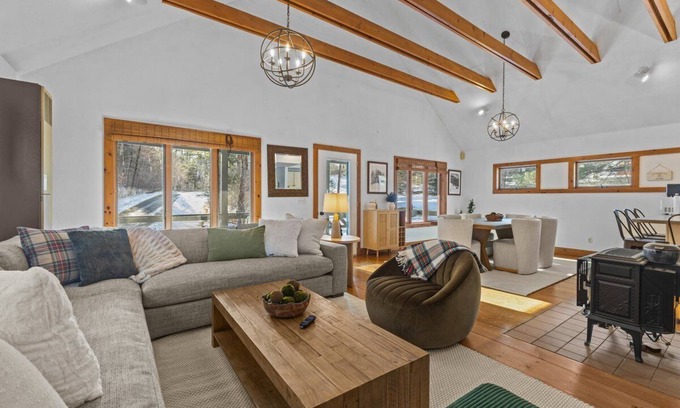 Moscow House | Charming Stowe Carriage House in the Woods