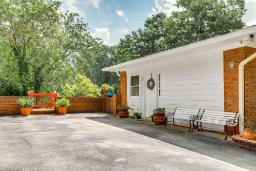 Stone Mountain Apartment | Charming Studio about 5 Mi to Stone Mountain Park
