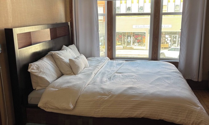 Hastings Apartment | Charming studio apartment in Downtown Hastings.