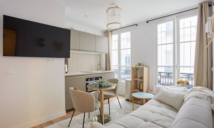 Quartier de la Roquette Apartment | Charming Studio Center of Paris