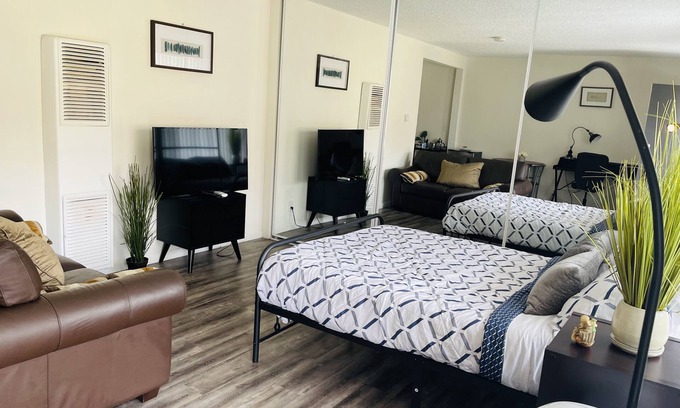 Sawtelle Apartment | Charming Studio on budget, UCLA, SMC, SM Beach