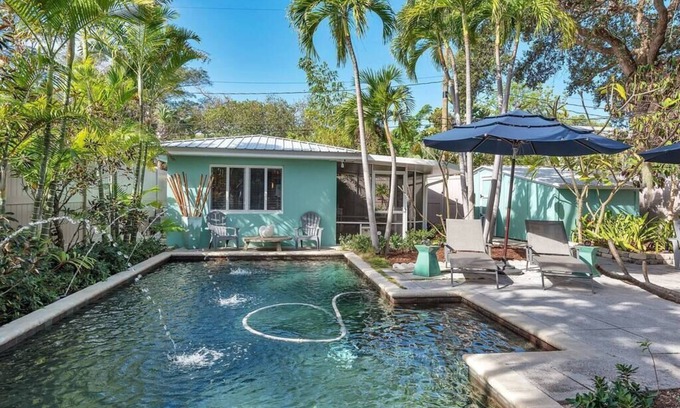 Lake Worth Apartment | Charming Studio w/Pool, One Mile to Beach