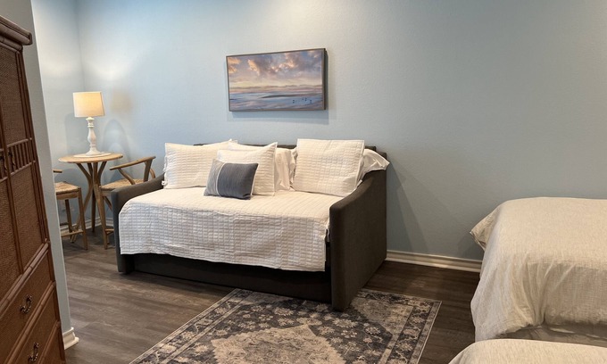 Port Aransas Condo | Charming Studio with Pool & Beach Access
