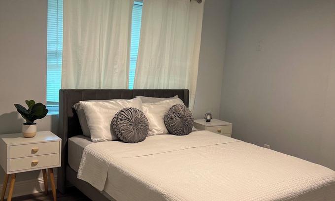 Carrollwood House | Charming Tampa Escape – 2BR. 7 Miles from Busch Gardens