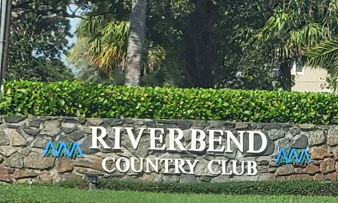 Jupiter House | Charming townhome in a vibrant and active gated golf community in Jupiter.